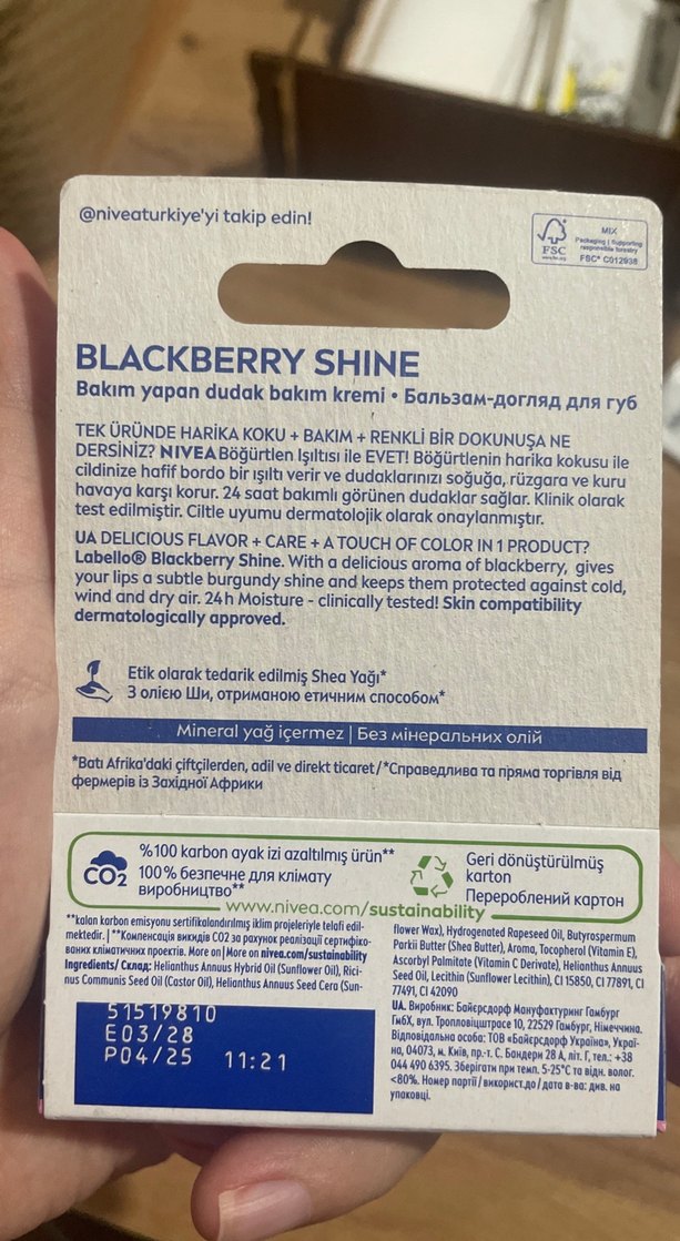 Nivea Siyah Böğürtlen Parlaklığı Dudak Balmı - Görsel 2