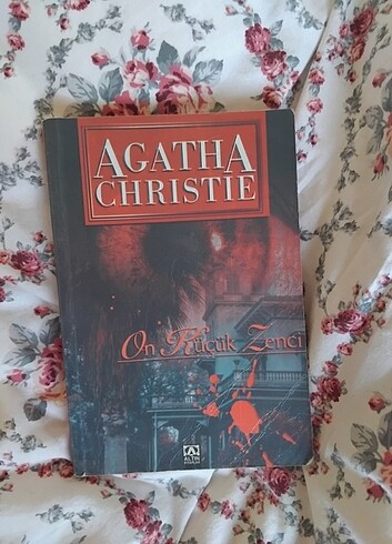 On küçük zenci Agatha Cristie