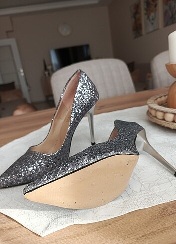 Diğer Pullu Gümüş Stiletto