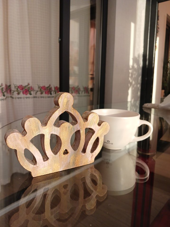 Parlak Bej Ahşap Taç Figür - Görsel 4