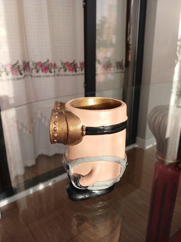 Bej ve Gri Minyon Figür - Görsel 2