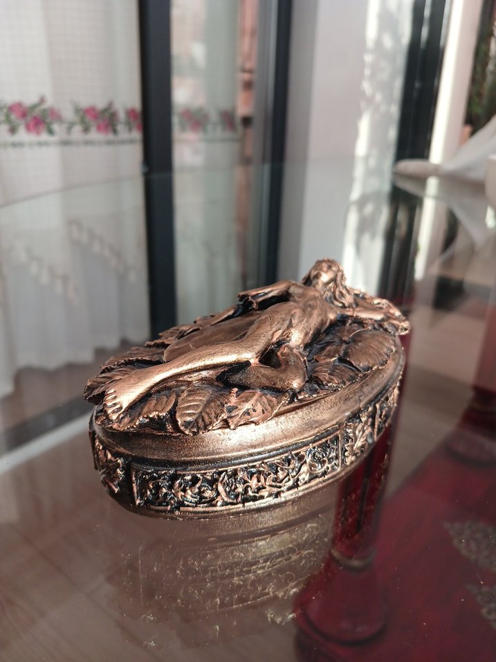 Vintage Altın Renkli Kutu - Görsel 2