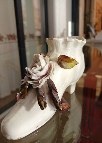 Antika Çiçek Detaylı Porselen Ayakkabı Biblo - Görsel 5