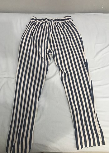 Gri beyaz çizgili pileli kadın pantolon - Görsel 2