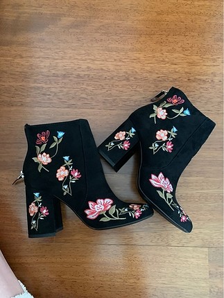 Bershka topuklu bot