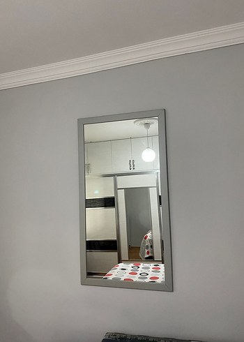 Diğer Gri Çerçeveli Beyaz Duvar Aynası