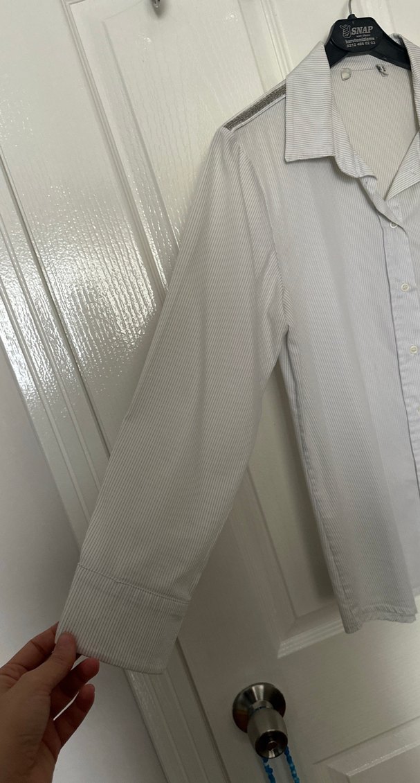 Bej V Yaka Uzun Kollu Pamuklu Gömlek - Görsel 4