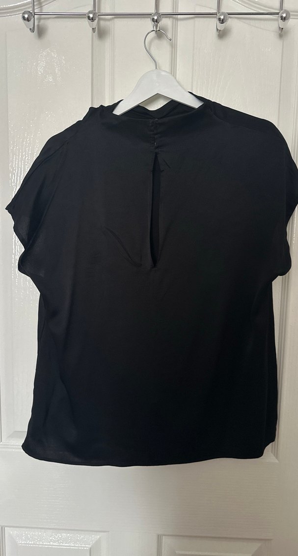 Siyah Kısa Kollu Dökümlü Kadın Bluz - Görsel 4