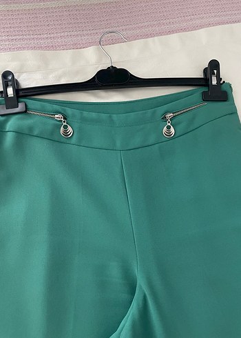 Kadın Parlak Yeşil Bol Kesim Kemerli Pantolon - Görsel 2