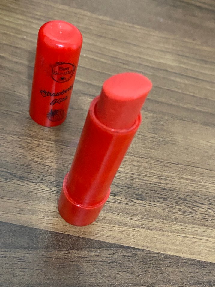 Kırmızı Çilek Kokulu Ruj - Görsel 4