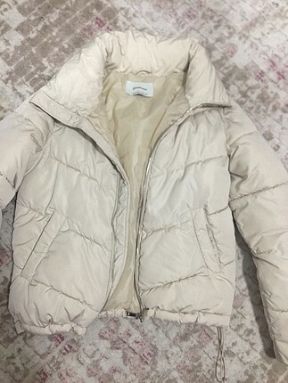 Stradivarius krem şişme mont