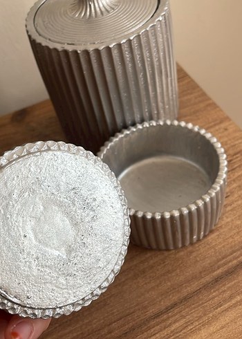 Gri Metal Mumluk ve Kapağı