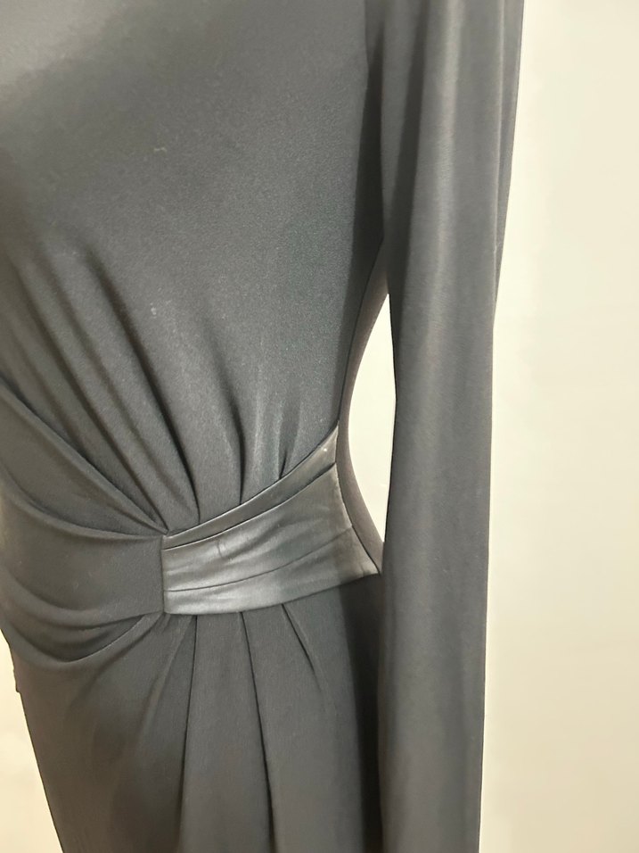 Kemer Detaylı Klasik Siyah Midi Elbise - Görsel 3