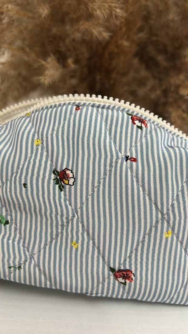 Nakışlı Mavi Çizgili makyaj çantası - Görsel 4