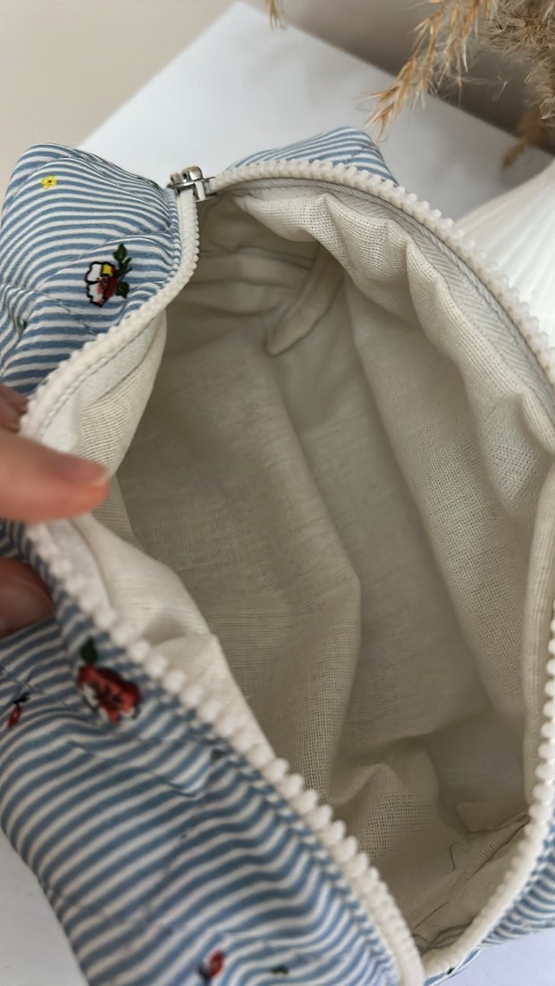 Nakışlı Mavi Çizgili makyaj çantası - Görsel 3