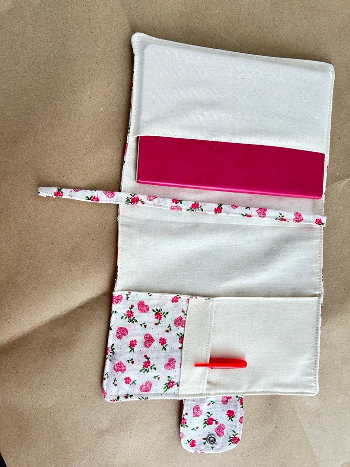 Pembe kalp desenli kitap kılıflığı - Görsel 3