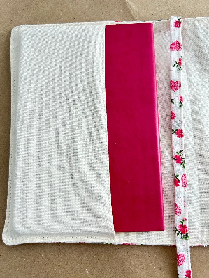 Pembe kalp desenli kitap kılıflığı - Görsel 4