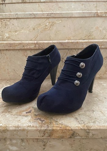 Düğmeli Lacivert Süet Topuklu Kadın Bot - Görsel 2