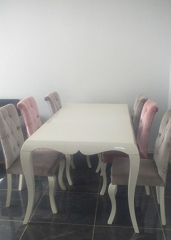 Ikea Beyaz Pastel Renkli Yemek Masası