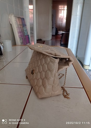 Beden Bej Zincir Detaylı Kadın Çanta