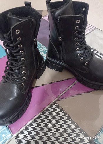 38 Beden Siyah Kemerli Blok Topuk Kadın Bot