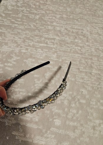 Gri Cam Boncuklu Klasik Taç - Görsel 3