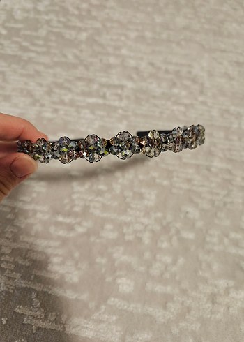 Gri Cam Boncuklu Klasik Taç - Görsel 2