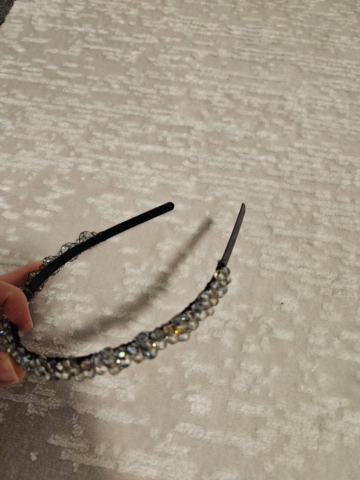 Gri Cam Boncuklu Klasik Taç - Görsel 3