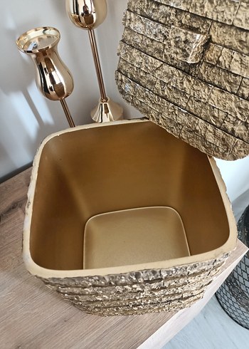 Altın renkli dekoratif vazo - Görsel 2