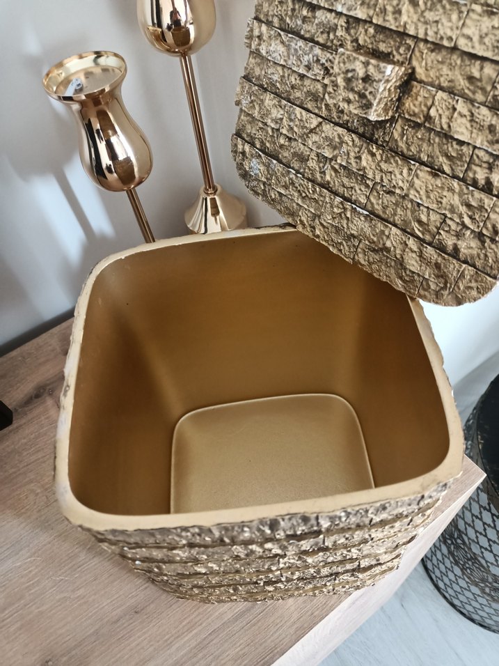 Altın renkli dekoratif vazo - Görsel 2