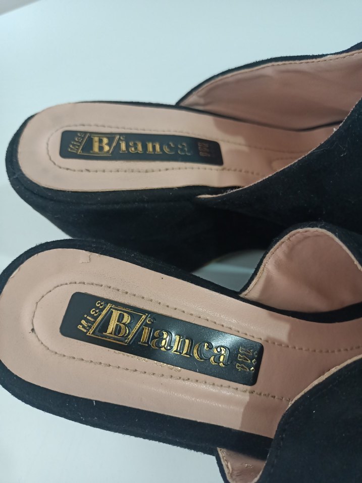 Siyah Süet Kadın Dolgu Topuk Terlik - Görsel 4