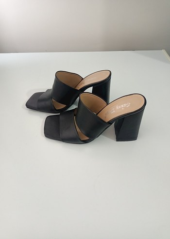 Kadın Siyah Topuklu Terlik - Görsel 2
