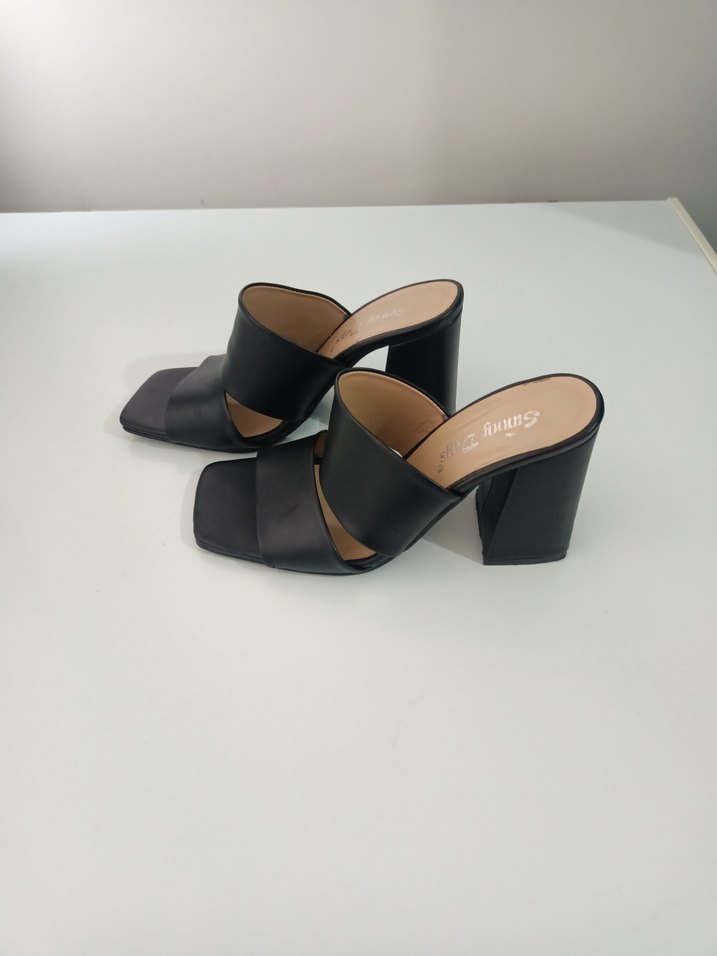 Kadın Siyah Topuklu Terlik - Görsel 2