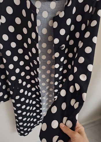 Düğmeli Siyah Puantiyeli Uzun Kadın Kaban - Görsel 2