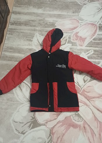 Kapüşonlu Kırmızı Siyah Erkek Çocuk Mont