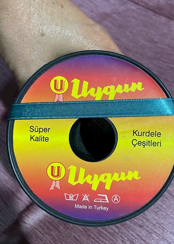 Mavi saten kurdele