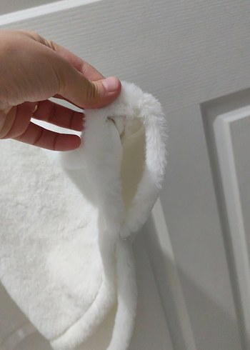 Kız Çocuk Beyaz Kürklü Kapüşonlu Panço - Görsel 2