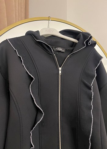 Siyah Kapüşonlu Fırfırlı Kadın sucuba kumaş - Görsel 4