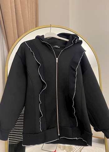 Siyah Kapüşonlu Fırfırlı Kadın sucuba kumaş - Görsel 3