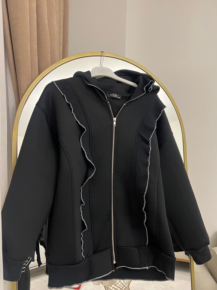 Siyah Kapüşonlu Fırfırlı Kadın sucuba kumaş - Görsel 2