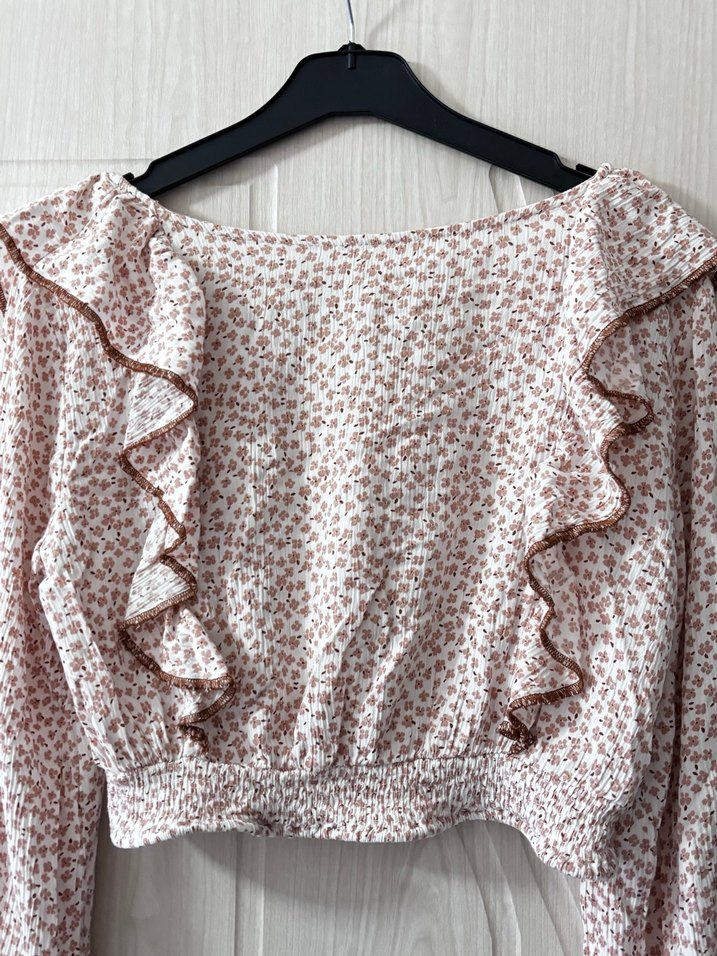 Bershka | Fırfırlı Üst - Görsel 3