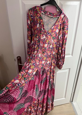 V Yaka Pembe elbise - Görsel 3