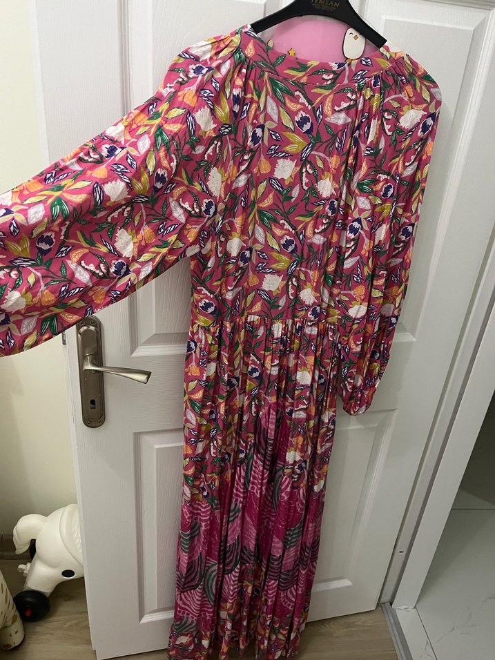 V Yaka Pembe elbise - Görsel 2