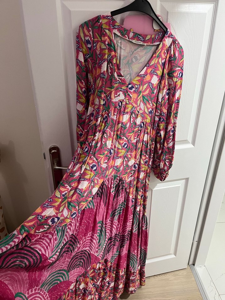 V Yaka Pembe elbise - Görsel 3