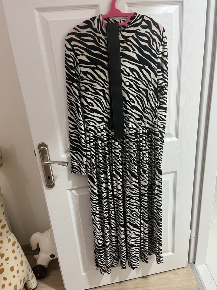 Zebra Desenli Uzun Pilili Kadın Elbise - Görsel 2