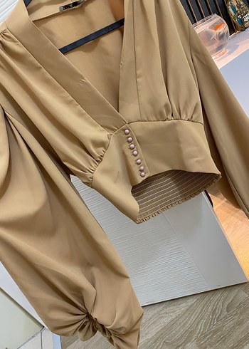 Bej V Yaka Düğmeli Kadın Bluz - Görsel 2