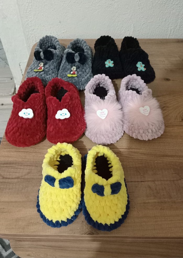 Renkli Nakışlı Örgü Ev Terlikleri - Görsel 3