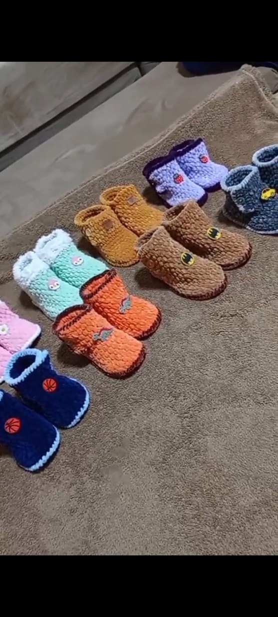 Renkli Nakışlı Örgü Ev Terlikleri - Görsel 2