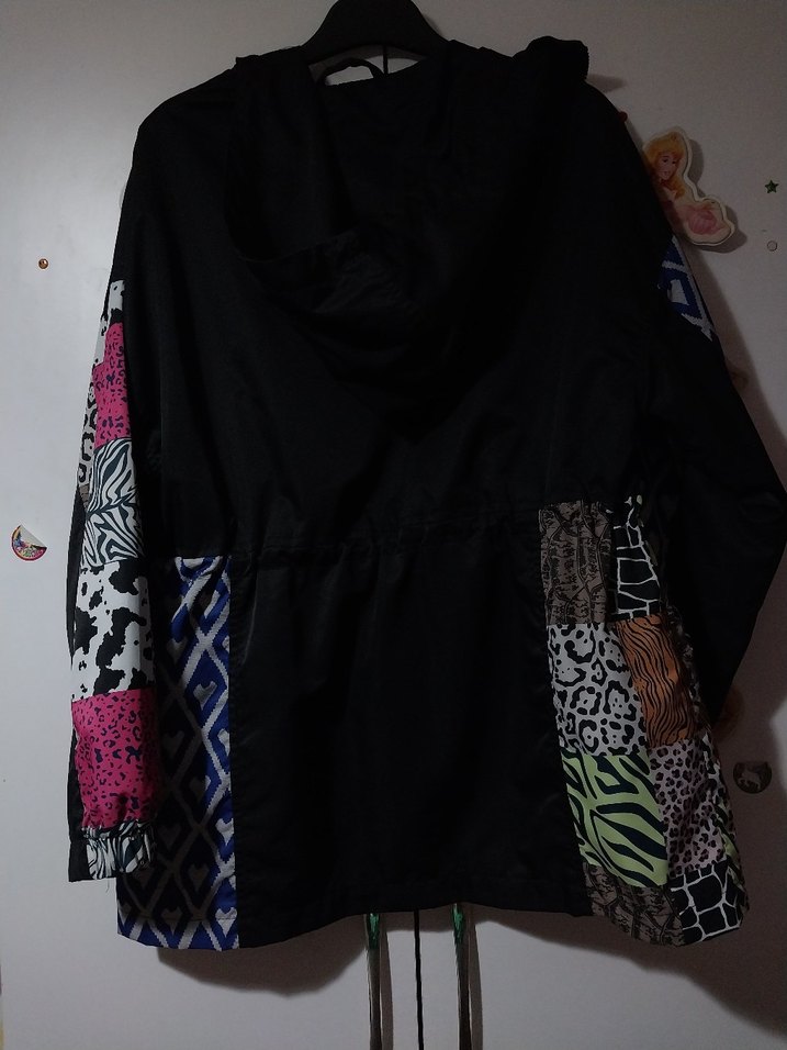 Renkli Desenli Kapüşonlu Kadın Ceket - Görsel 3