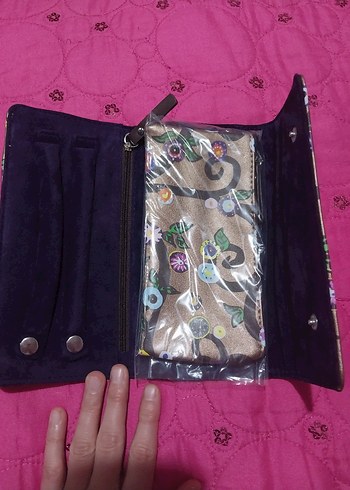 Mor Süet Çiçek Desenli Fermuarlı Takı Cüzdanı - Görsel 2